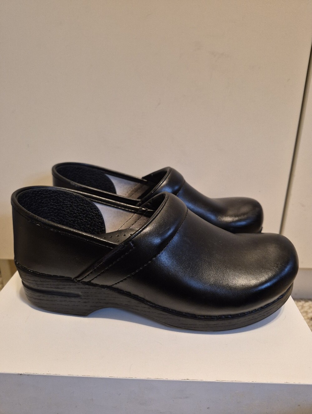 Dansko Professional "Black Box Leather" Closed Back Clogs Sz.10/40 Ret.$145